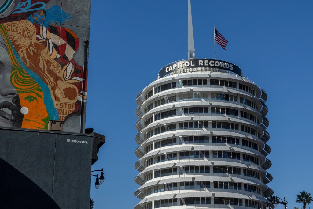 Una demanda contra un sello de música cristiana dice que Capitol CMG abandonó el acuerdo para comprarlo