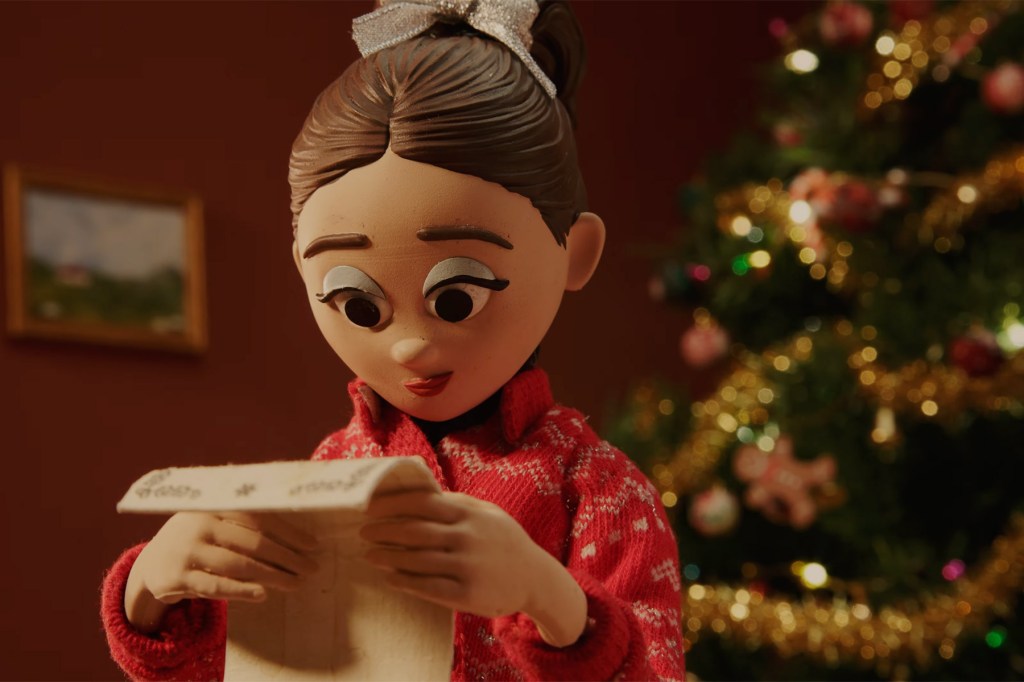 Laufey lanza el vídeo de Claymation 'Santa Claus Is Comin' to Town'