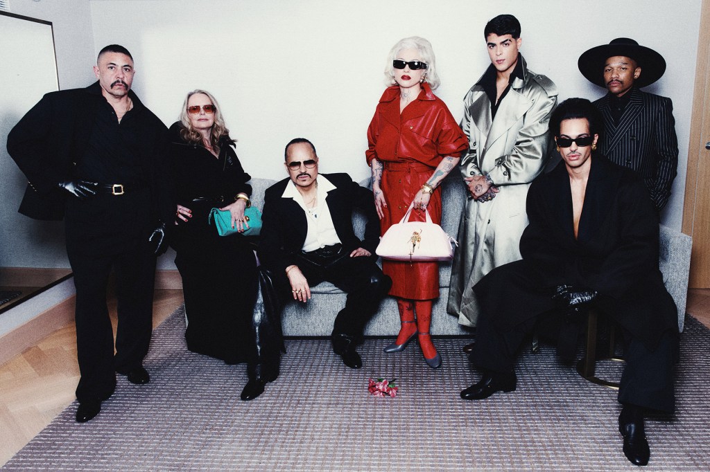 Willy Chavarría y estrellas latinas brillan en los Fashion Awards 2025 en Londres