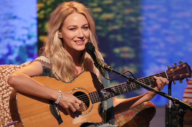 Jewel dice que una redada de drogas en México inspiró 'Tú estabas hecho para mí'