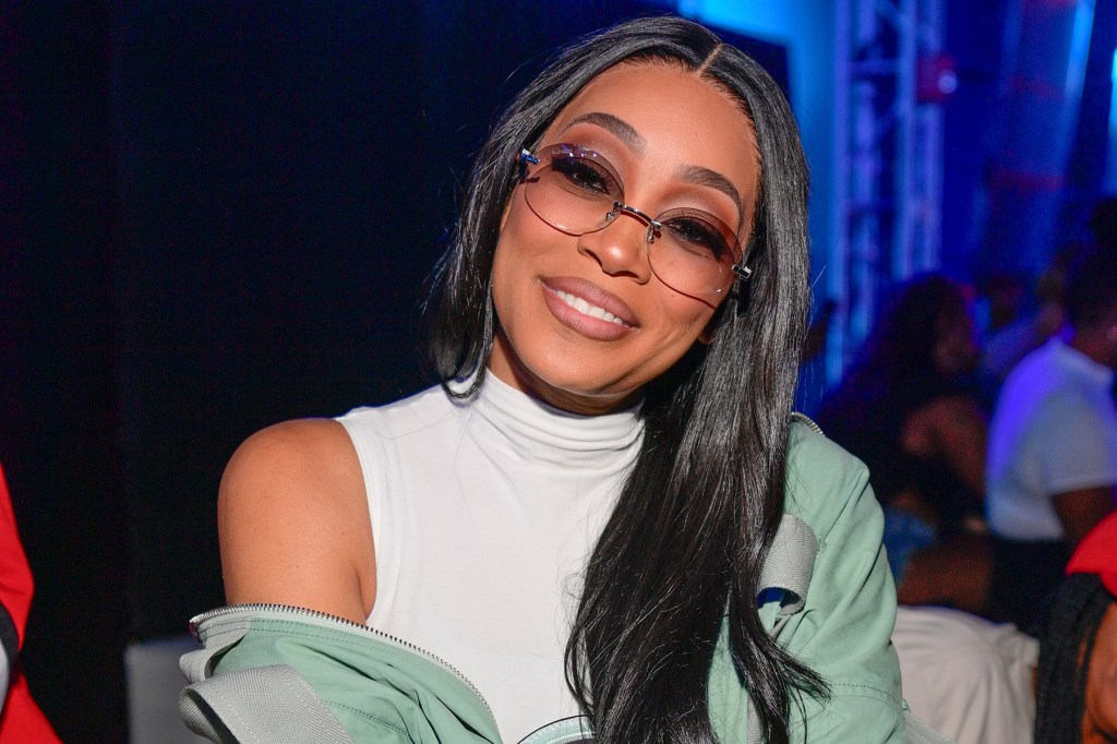 Monica toma en broma el teléfono de Ray J después del drama de Beyoncé y Jay-Z