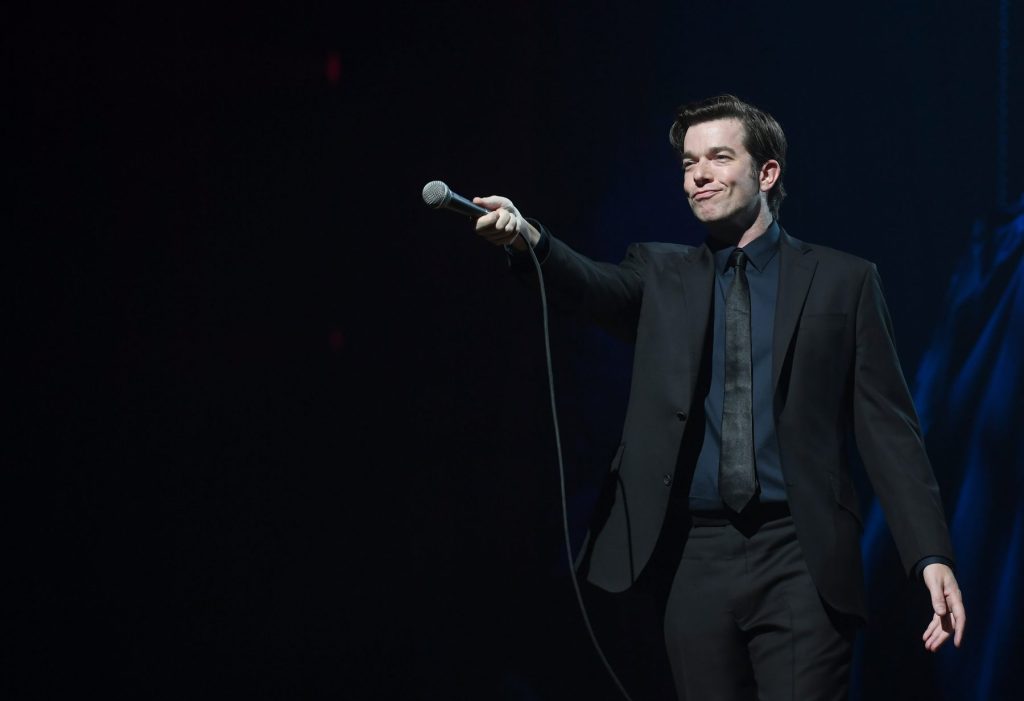 John Mulaney ocupa el puesto número 1 en el informe Comedy Boxscore de diciembre de 2025