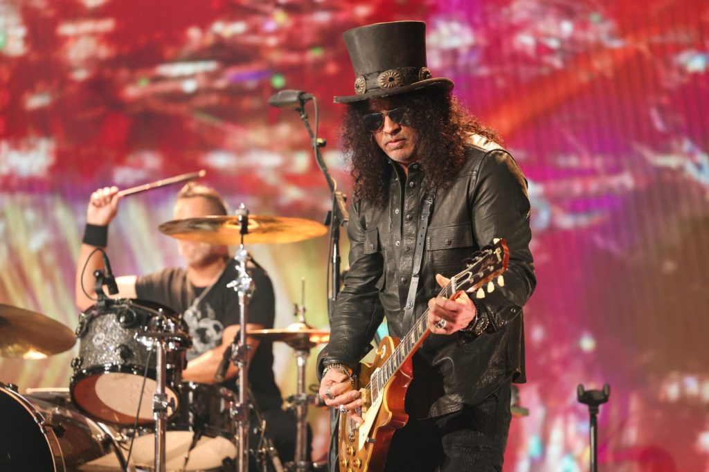Slash promete que el próximo lanzamiento de Guns N' Roses será
