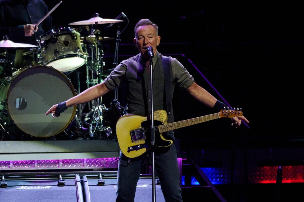 El video 'Streets of Minneapolis' de Bruce Springsteen utiliza imágenes de ICE
