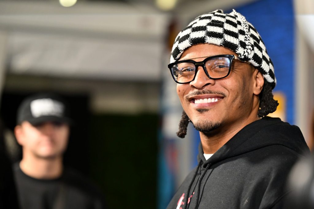 TI lanza nueva canción 'War', mientras que 50 Cent alimenta la disputa con una pequeña foto