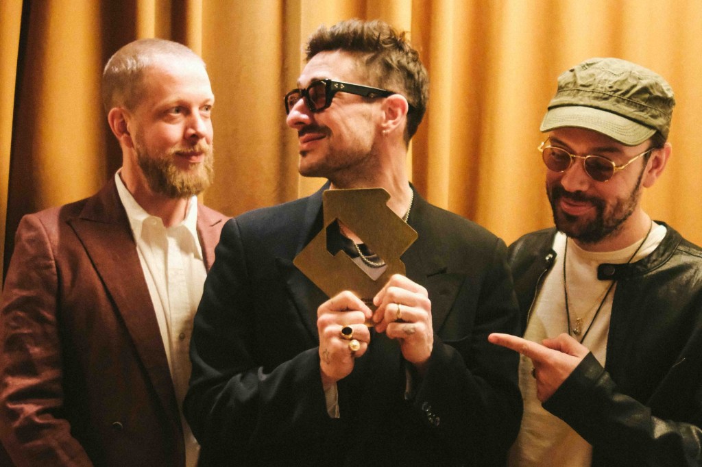 'Prizefighter' de Mumford & Sons ocupa el puesto número 1 en la lista de álbumes del Reino Unido