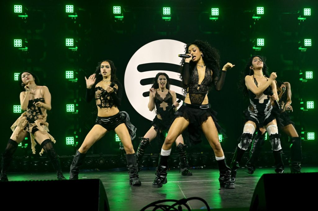 Spotify comparte las letras de amor más compartidas de Taylor Swift, Djo y más