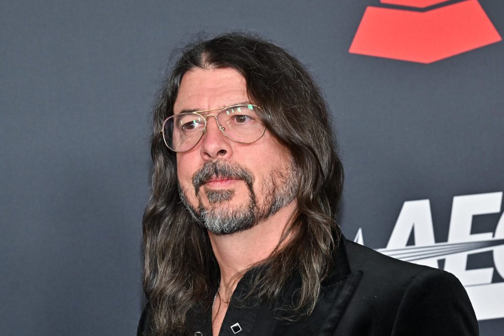 Dave Grohl explica la salida de Josh Freese de Foo Fighters