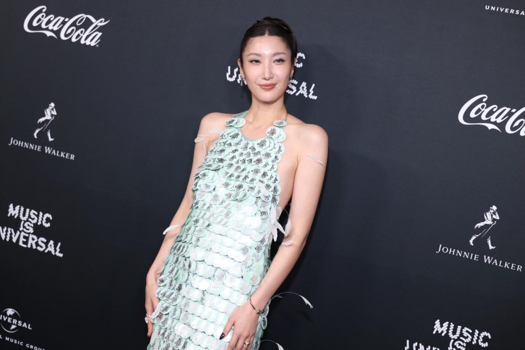 La ganadora del Grammy EJAE lanza Heartbreak Anthem 'Time After Time'