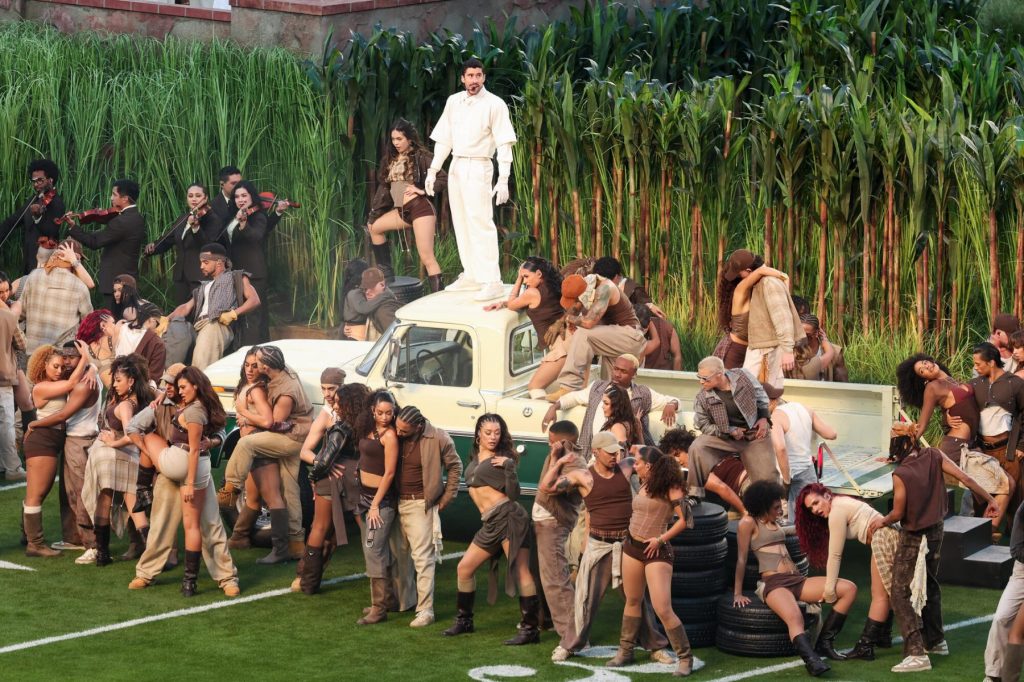 Representante republicano pide que se investigue el show de Bad Bunny en el Super Bowl 'Pure Smut'