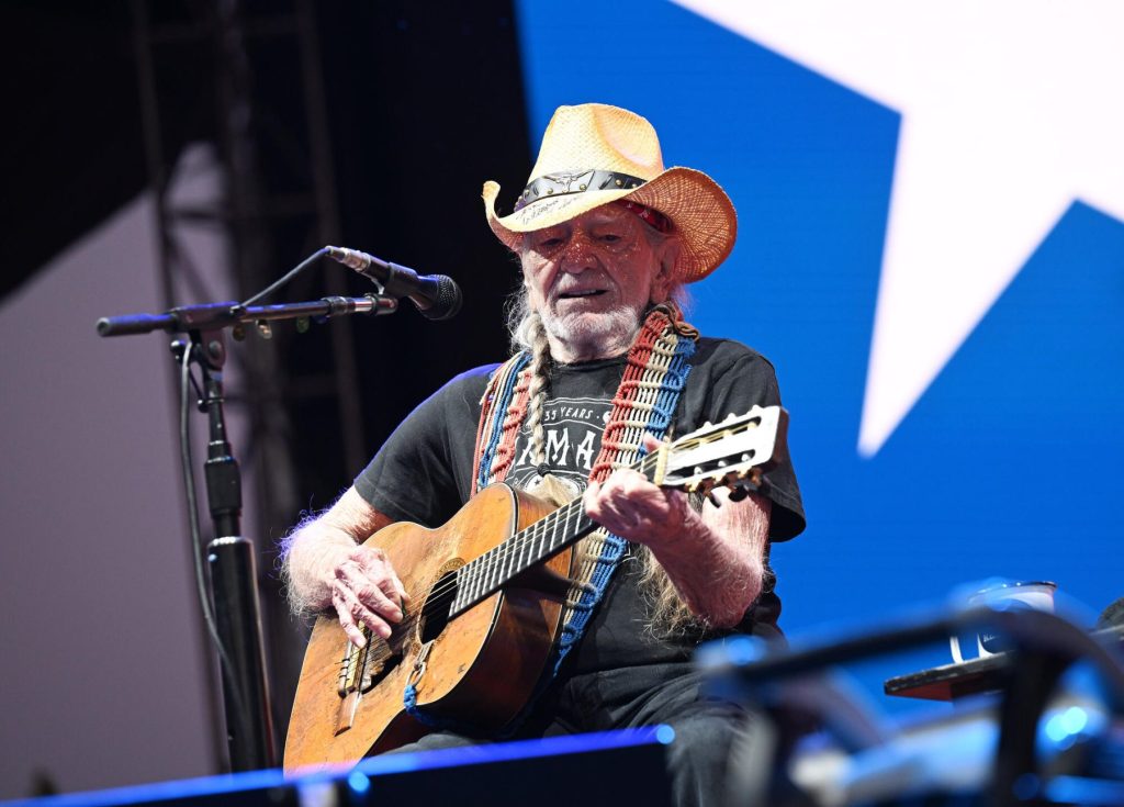 Compositores sobre el conmovedor 'Heart of America' de Willie Nelson de 'Gray House'