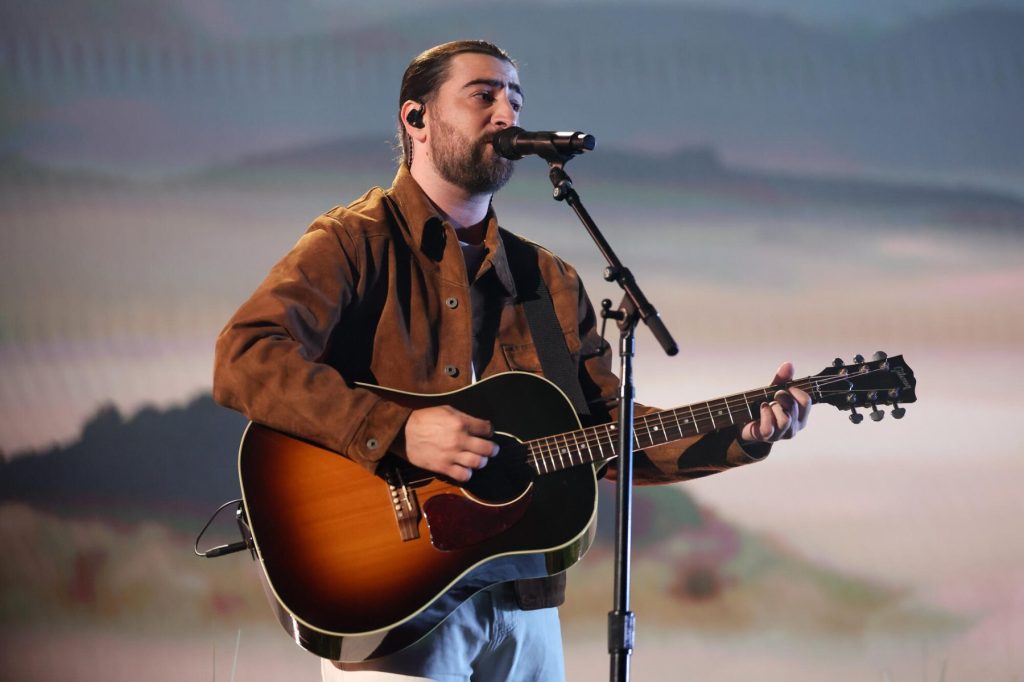 Primera gira por estadios de Noah Kahan: de clubes a campos de béisbol