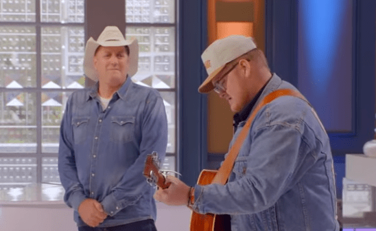 Christian Brown canta 'Wildest Dreams' de papá Marty