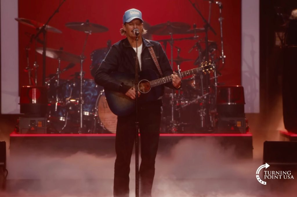 Vistas del espectáculo de medio tiempo totalmente americano de Turning Point USA