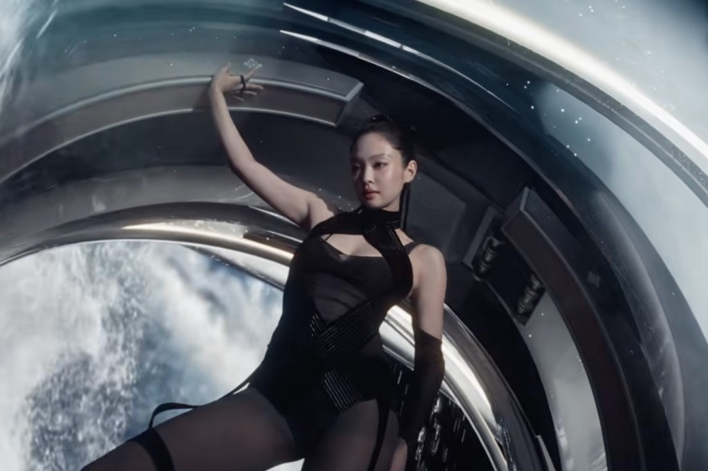 BLACKPINK irrumpe en el espacio para el vídeo intergaláctico 'Go'