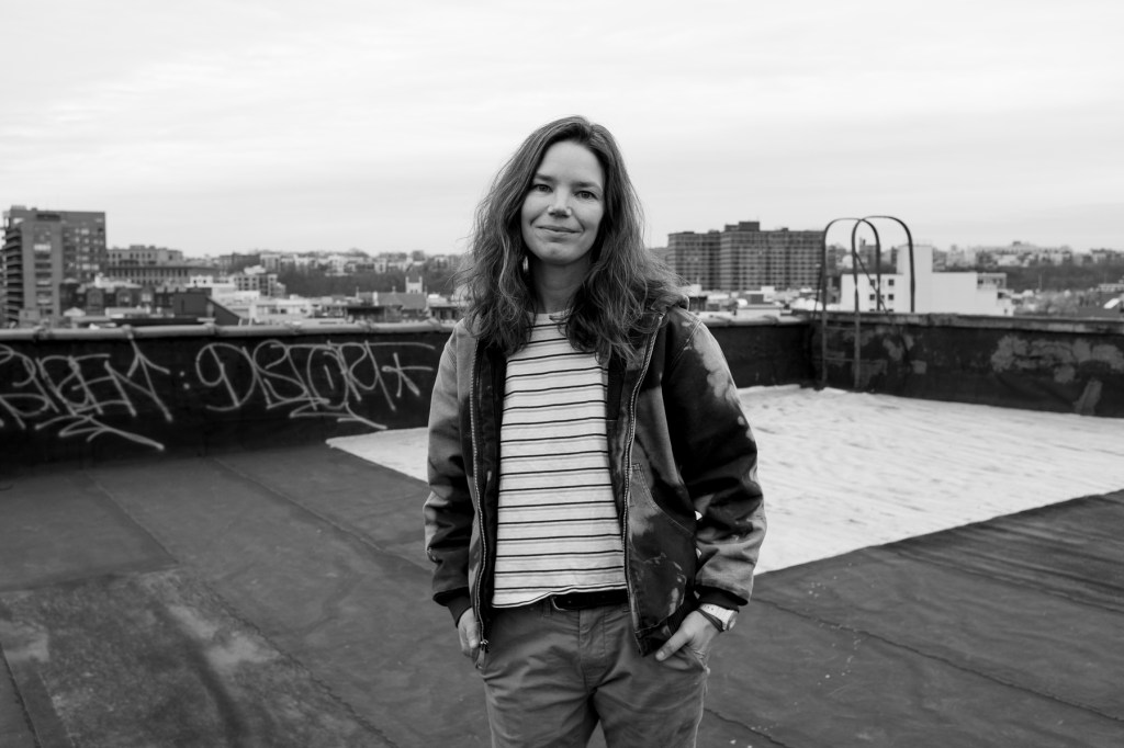 Glenn Morrow de Bar/None Records transfiere la propiedad a Emmy Black