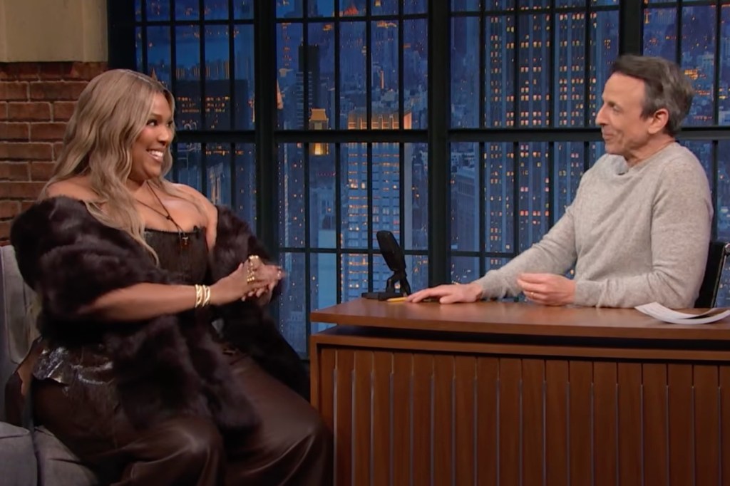 Lizzo canta 'Don't Make Me Love You' y hace Cheese Pull con Seth Meyers