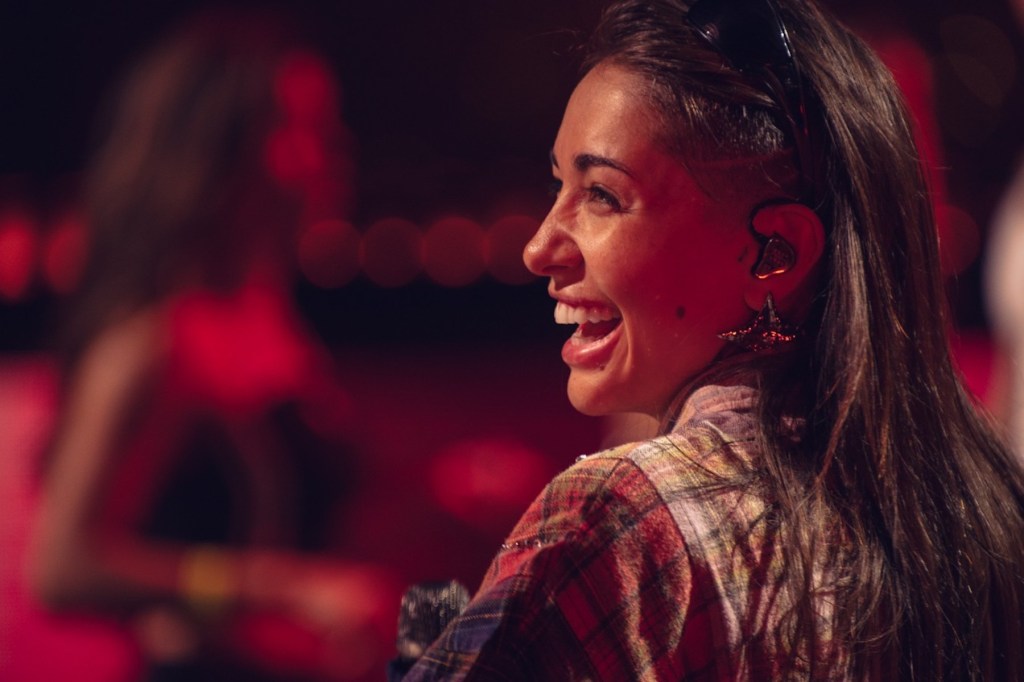 Cómo mirar, lista de artistas intérpretes o ejecutantes