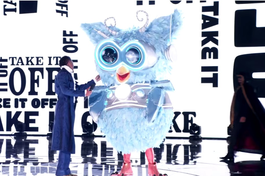'Owl', dos veces ganador del Grammy, es desenmascarado en 'The Masked Singer'