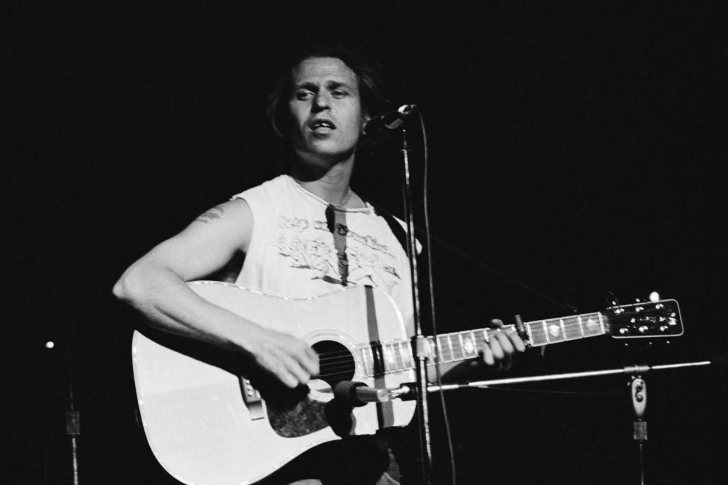 El country Joe McDonald, voz de la canción de protesta contra la guerra de Vietnam, muere a los 84 años