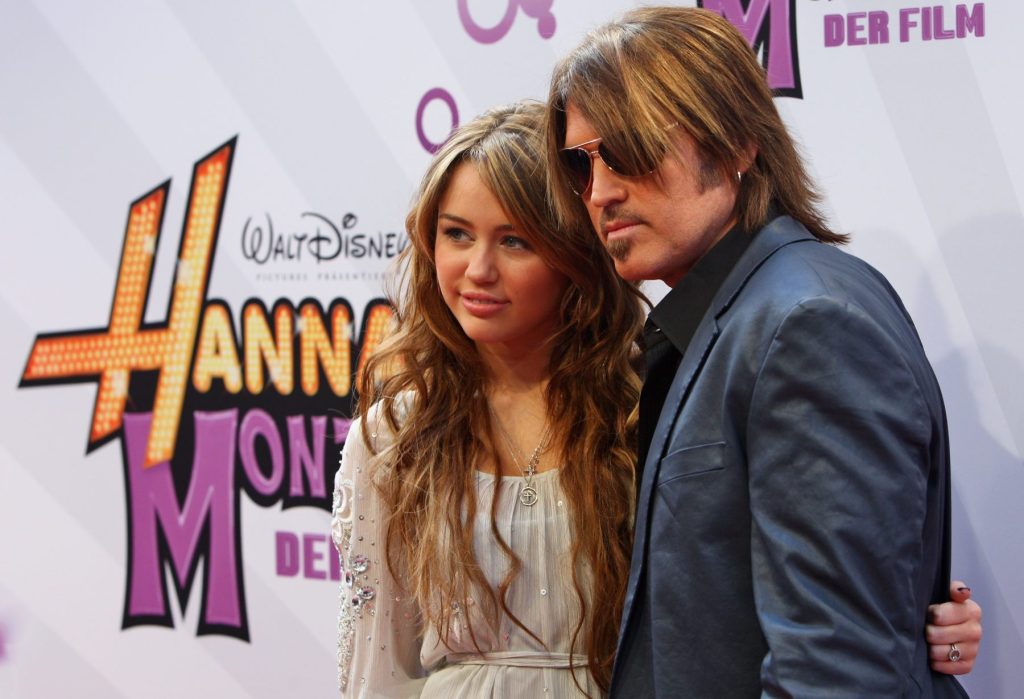 Tener a su papá Billy Ray en 'Hannah Montana' la protegió