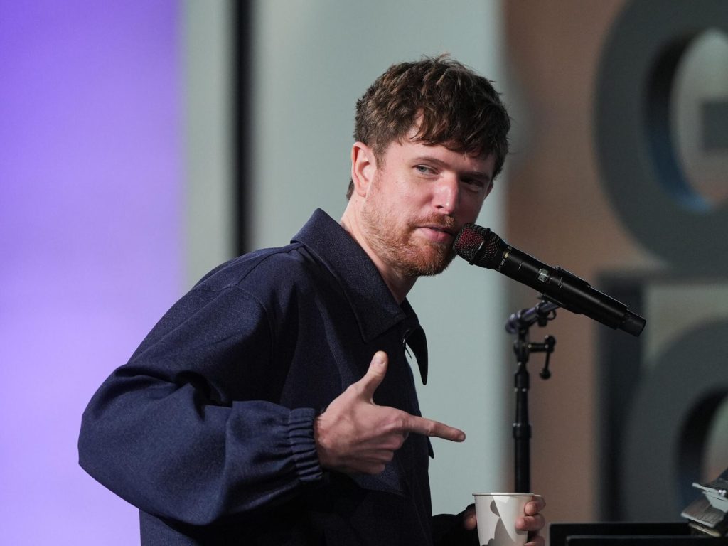 James Blake pide que se eliminen sus créditos en 'Bully' de Kanye West