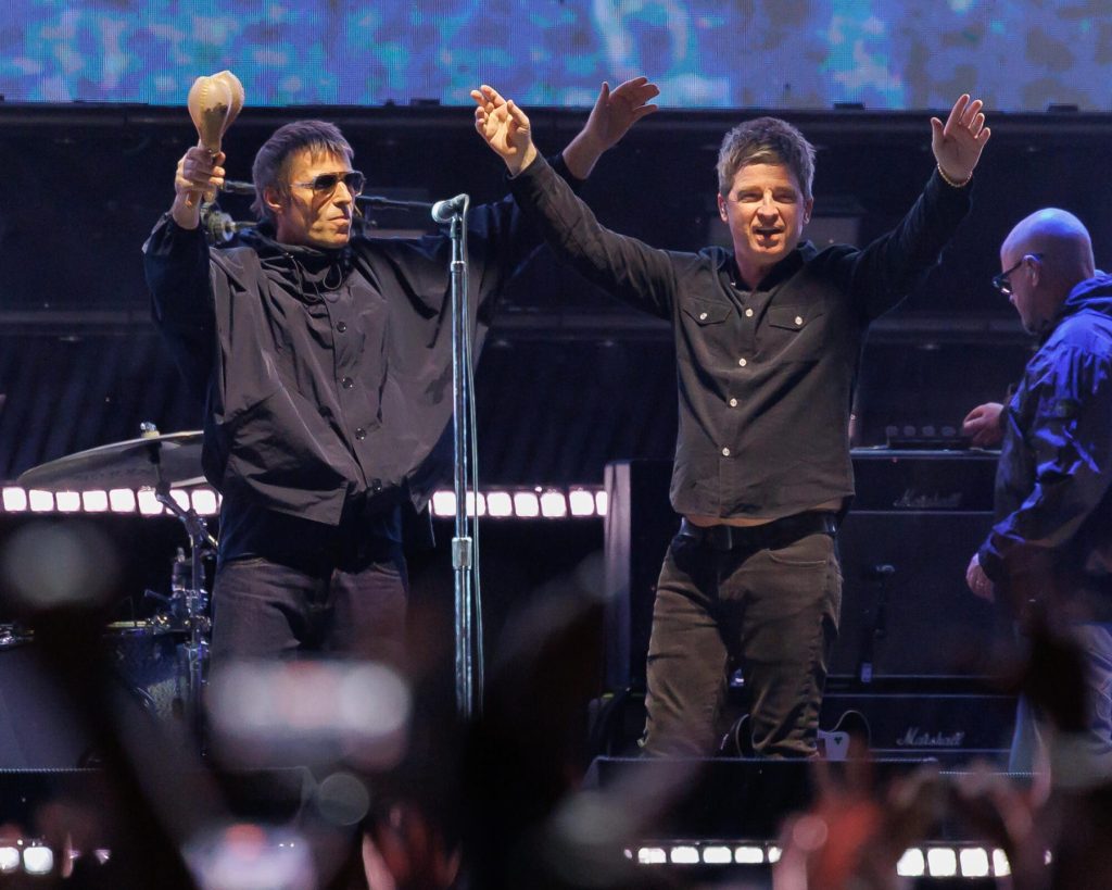 'Acquiesce' de Oasis de la gira de reunión está listo para el LP 'HELP(2)' de War Child