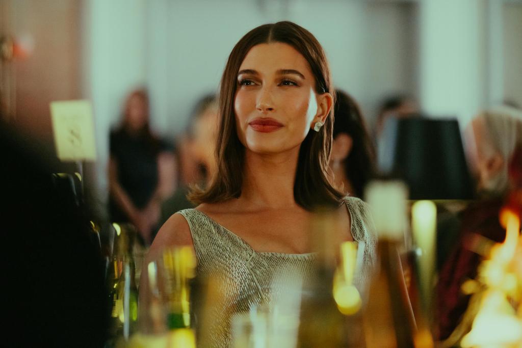 Hailey Bieber comparte que el embarazo fue una 'sorpresa' y un riesgo de aborto espontáneo