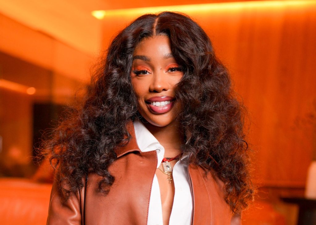 SZA le da a Goo Goo Dolls un cambio de imagen de R&B 'Iris' 'Deep Fried' para la tendencia de los 90