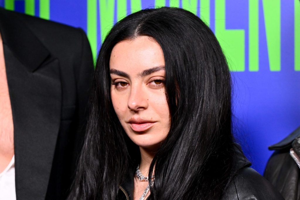 Cómo ver 'The Moment' de Charli xcx en Streaming