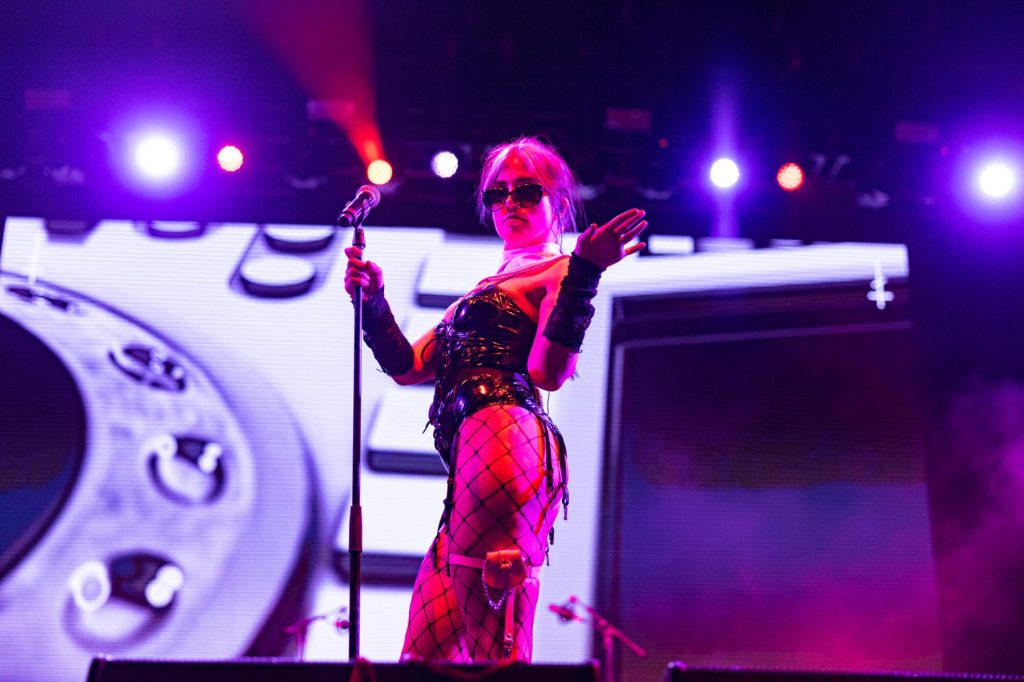 Protesta en el escenario de Pussy Riot en Nueva York porque la empresa 'impulsa los crímenes de guerra rusos'