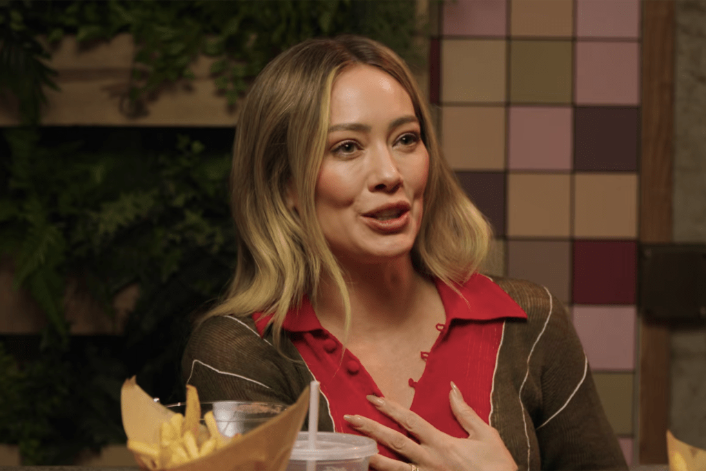 Hilary Duff dice que la fama infantil pone su música bajo un microscopio