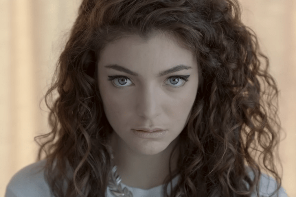 'Royals' de Lorde se une al club Billion Views