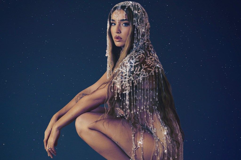 Lola Índigo recibe el premio Evolución