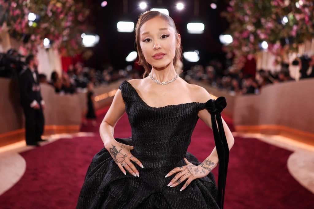 Ariana Grande está en el estudio en medio de rumores de nuevo álbum