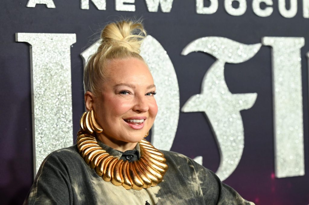 Sia comenta sobre el acuerdo de manutención infantil de $42 mil por mes con su ex