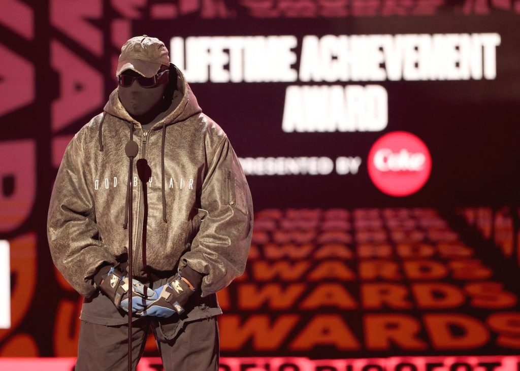 Diageo se une a Pepsi para abandonar el Wireless Festival por Ye Booking