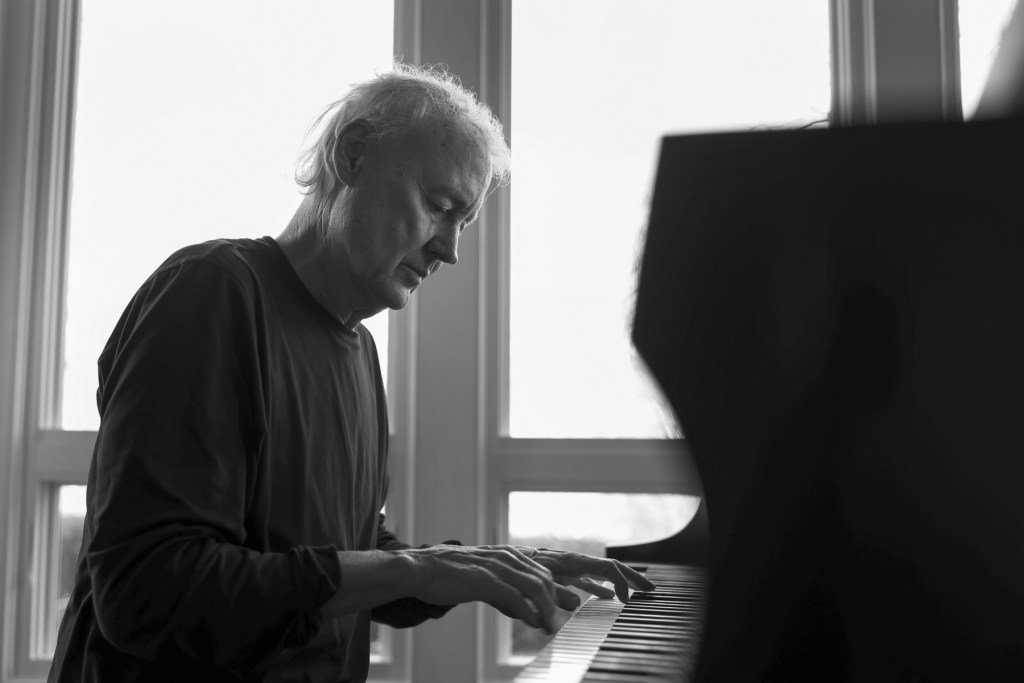 Bruce Hornsby habla sobre su recuperación del agotamiento en 'Indigo Park'