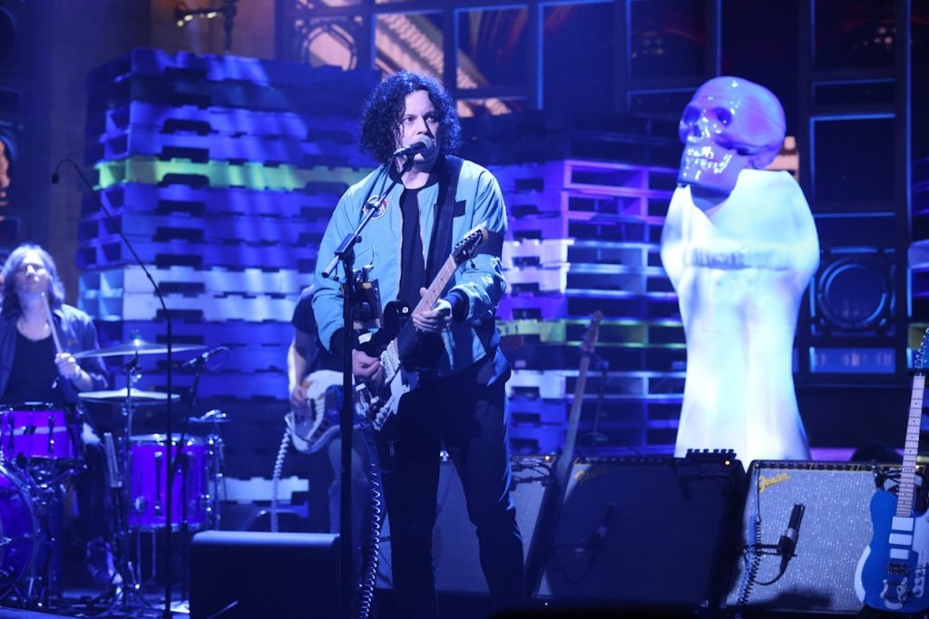 Jack White interpreta 'Derecho Demonico' y 'GOD'