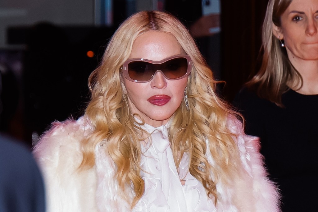 Madonna y Geena Davis se reúnen en Coachella y posan para una foto detrás del escenario