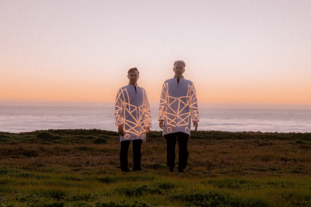 PNAU regresa con la divertida hazaña 'Tu Corazón (Your Heart)'. La advertencia