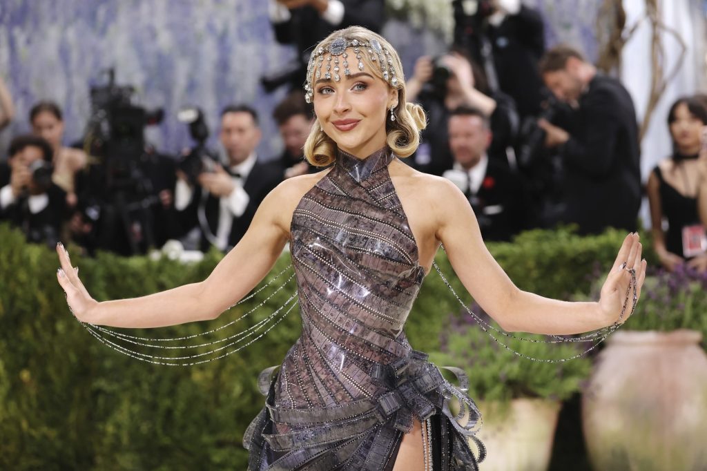 Vestido de Sabrina Carpenter Met Gala 2026 hecho con carretes de película: ¿Qué película?
