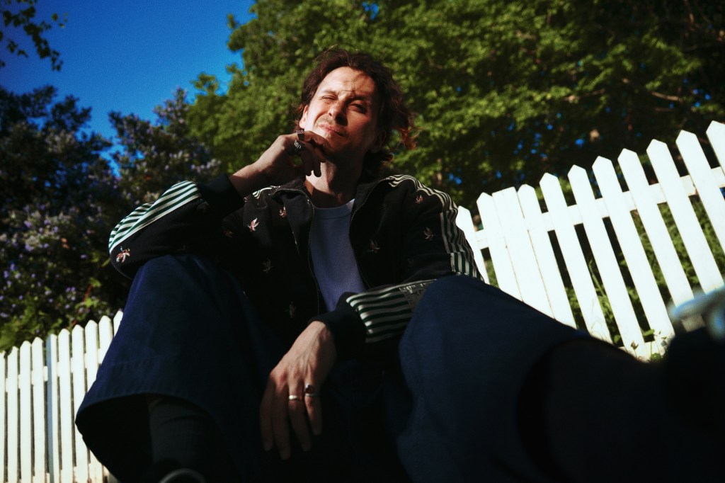 Barry Can't Swim firma con Atlantic y lanza nueva canción 'Return to Bhibo'