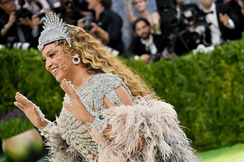 Beyoncé asiste a la Met Gala por primera vez en 10 años: mira el vestido