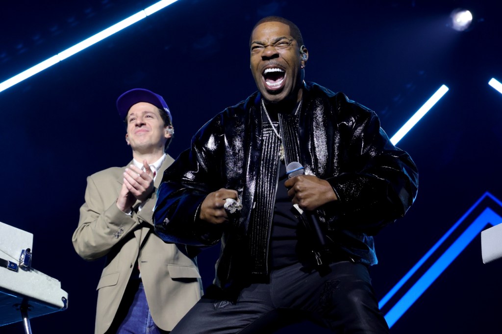 Jimmy Fallon y Art Garfunkel sorprenden a los invitados en el show de Nueva York