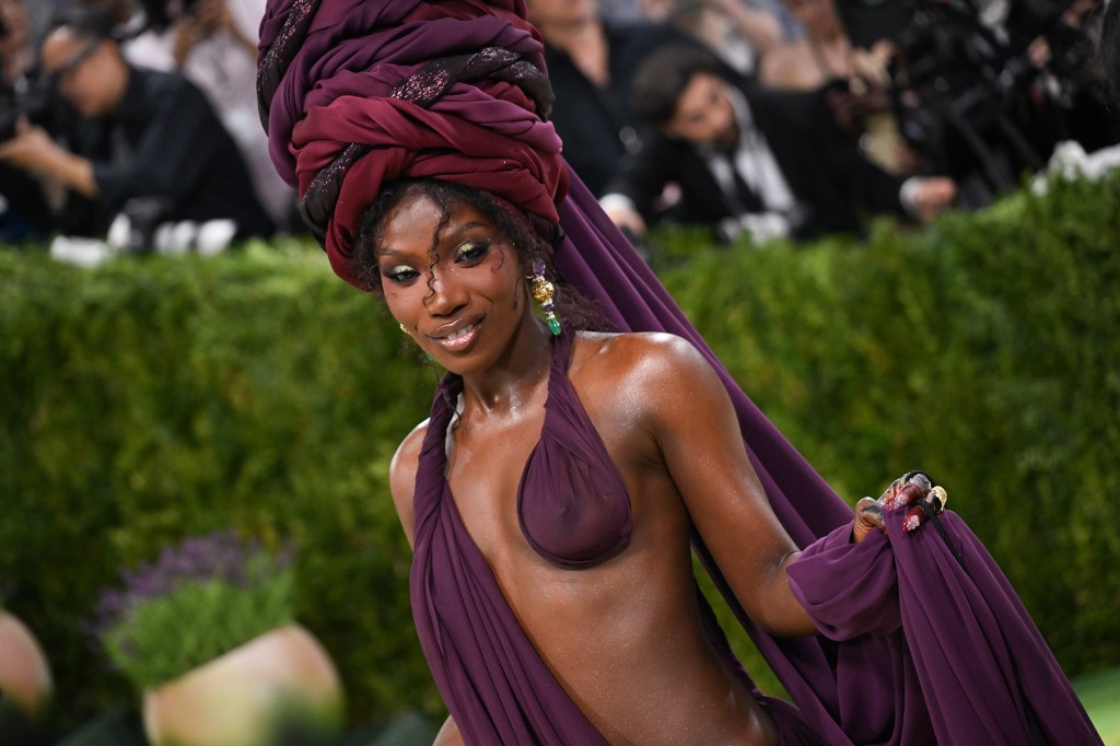 10 mejores looks de alfombra roja de músicos