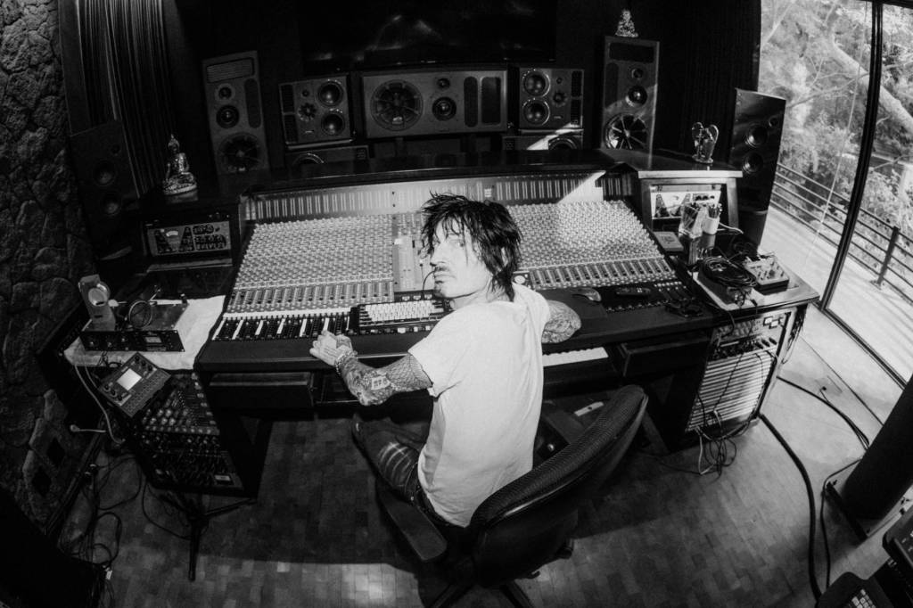 Tommy Lee habla sobre la edición especial ampliada de 'Tommyland'