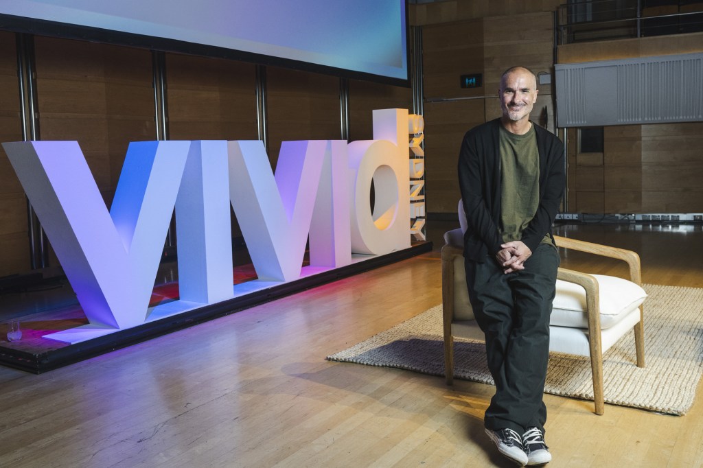 Cómo Zane Lowe de Nueva Zelanda se convirtió en 'El que susurraba a las estrellas del rock'