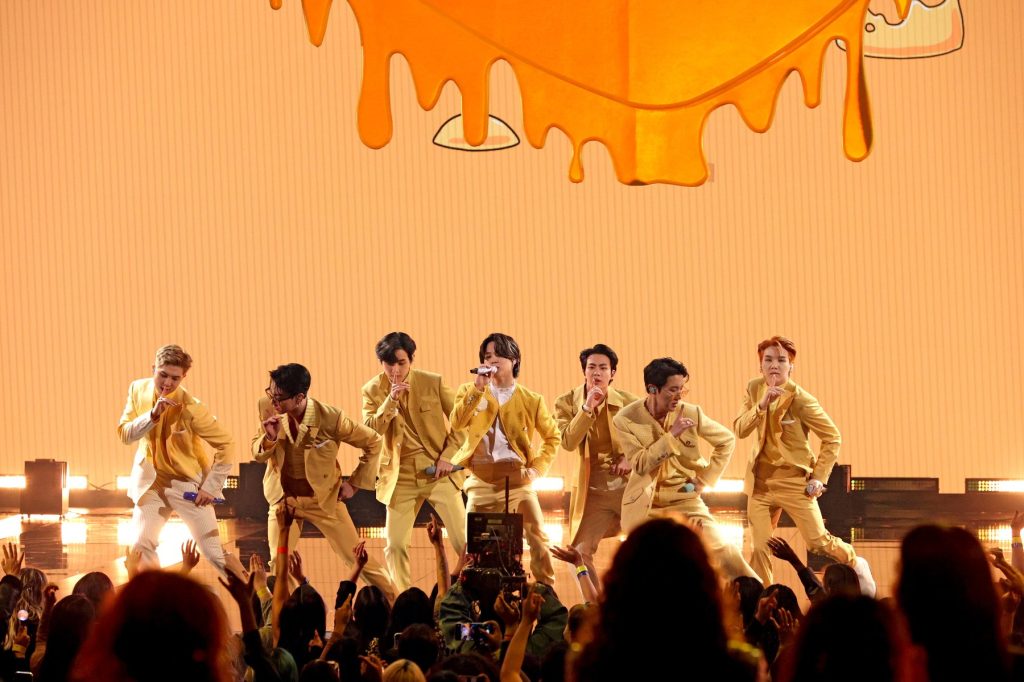 'Butter' de BTS se deslizó hacia el número 1 en Hot 100: Chart Rewind, 2021