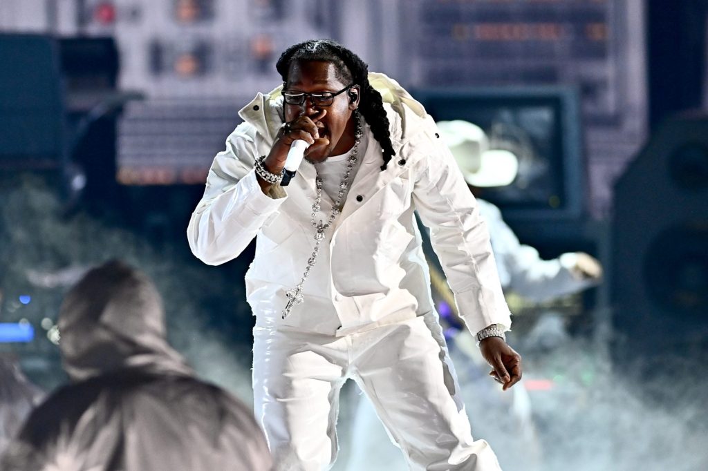 Kanye West y Travis Scott irrumpen en el Octane Show de Don Toliver en Los Ángeles